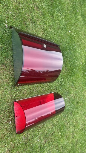 [D3150] SHOWROOM MODEL: KNOBLOCH HONOLULU LETTERBOX WITH NEWSPAPER COMPARTMENT